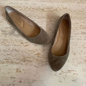Me too  pointed toe flats size 6.5